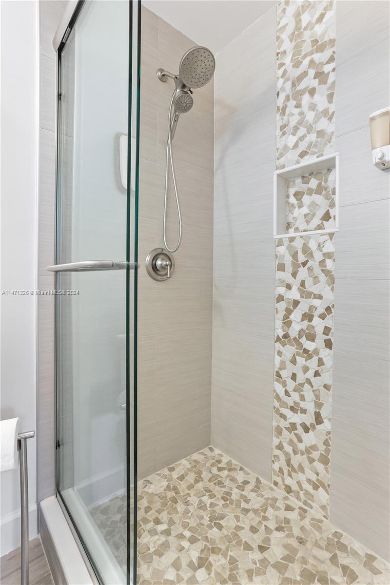 SEVEN ISLES - Residential