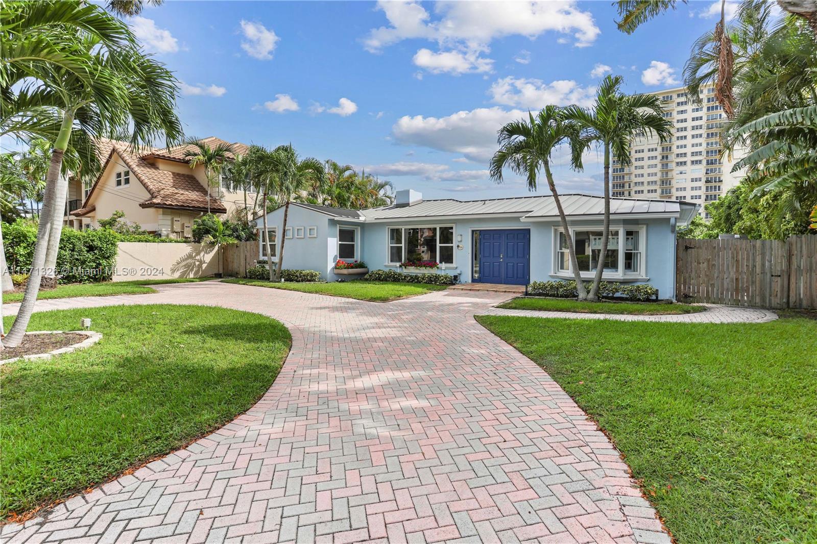 SEVEN ISLES - Residential