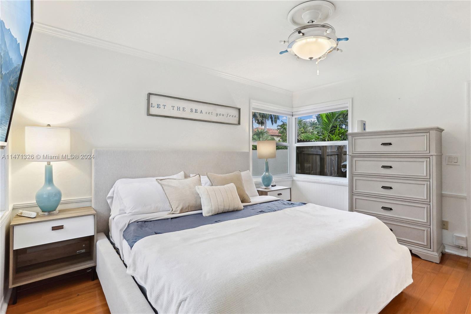 SEVEN ISLES - Residential