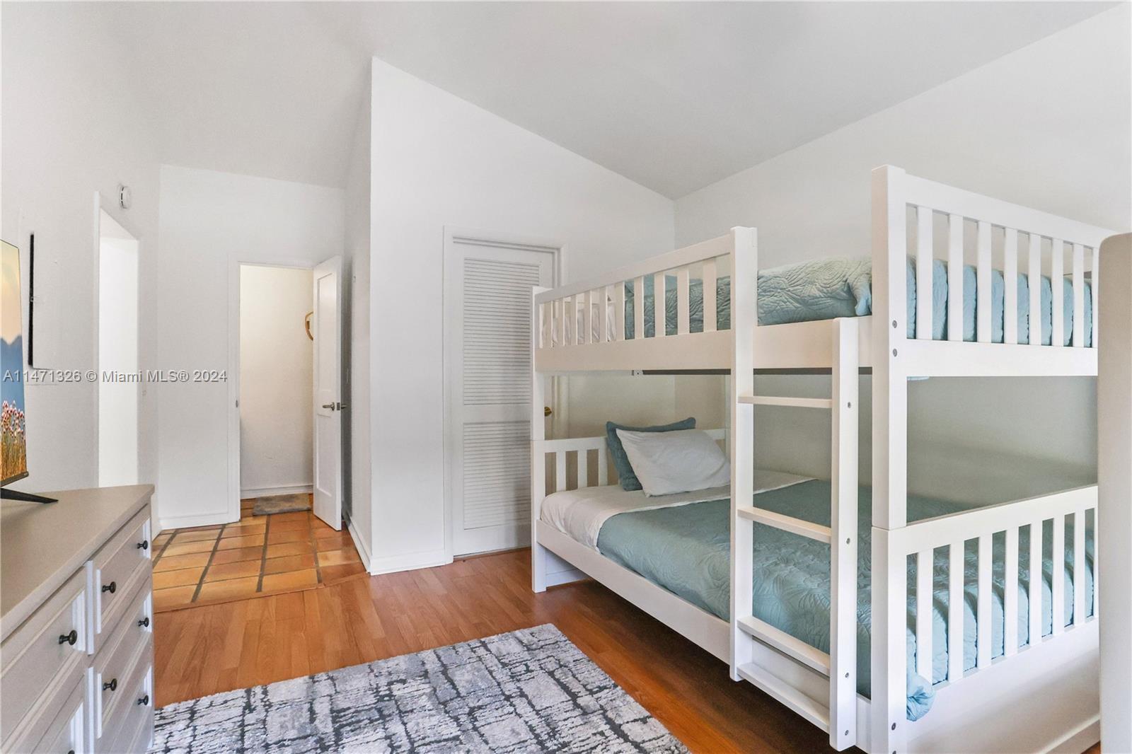 SEVEN ISLES - Residential