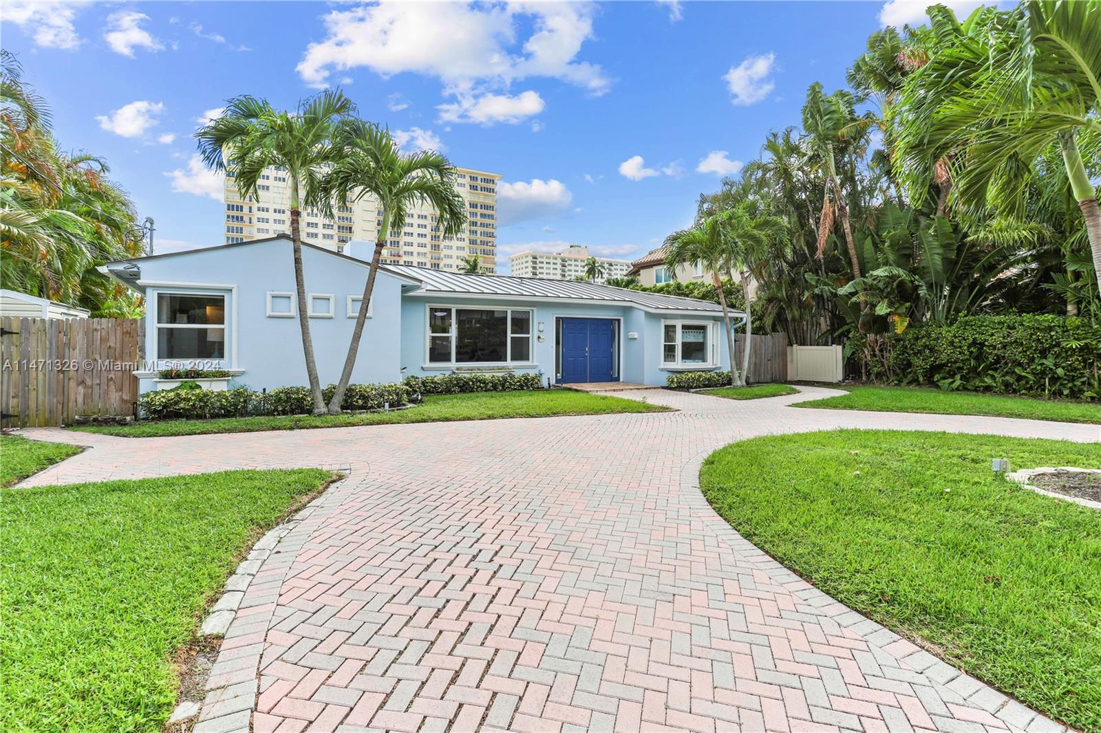 SEVEN ISLES - Residential