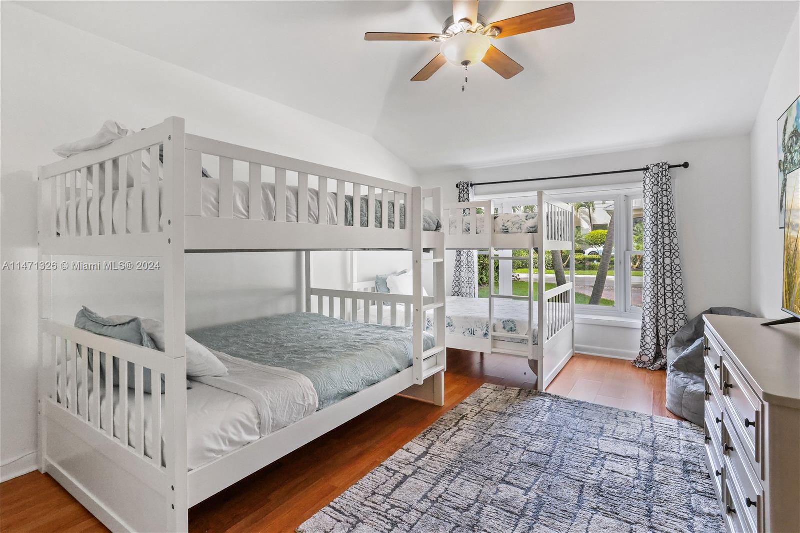 SEVEN ISLES - Residential