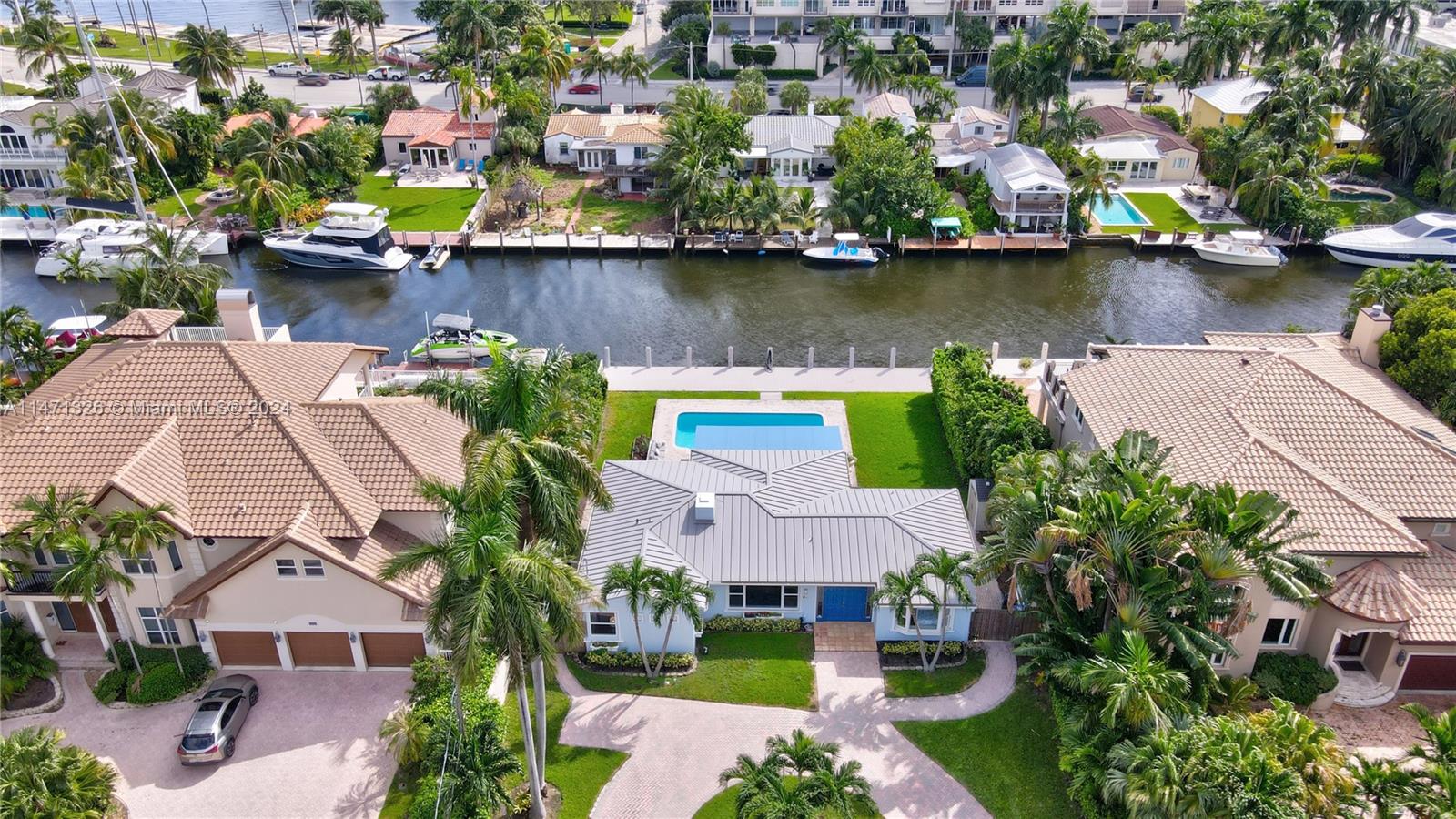 SEVEN ISLES - Residential