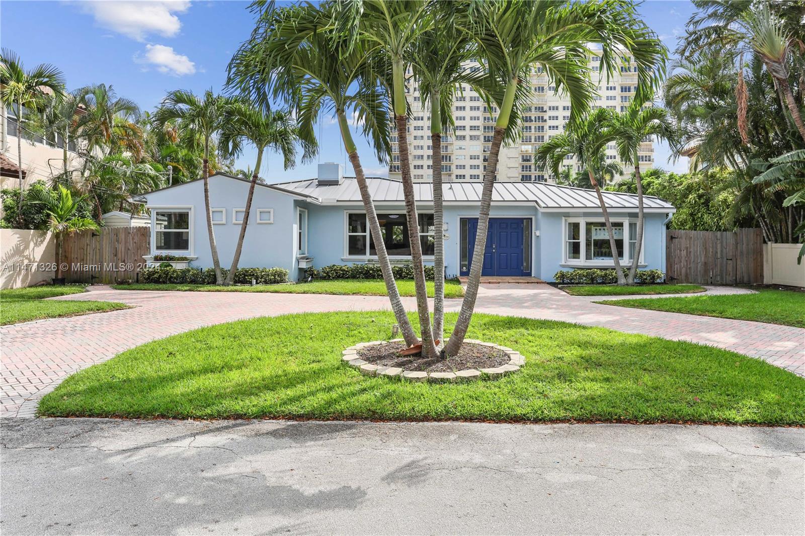 SEVEN ISLES - Residential