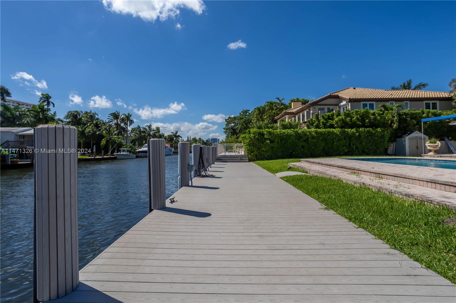 SEVEN ISLES - Residential