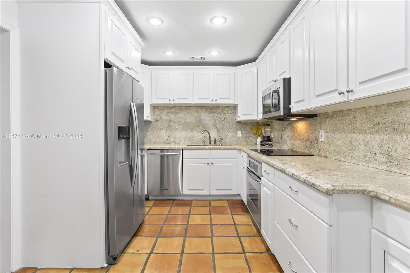 SEVEN ISLES - Residential