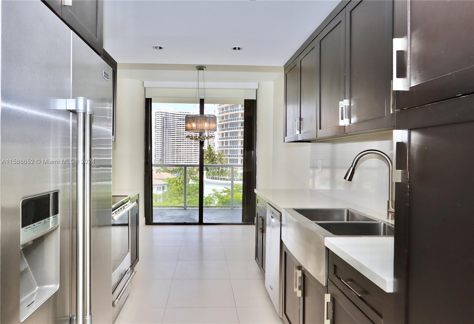 Property for Sale at 4000 Island Bl Blvd 1003, Aventura, Miami-Dade County, Florida - Bedrooms: 2 
Bathrooms: 2  - $689,000
