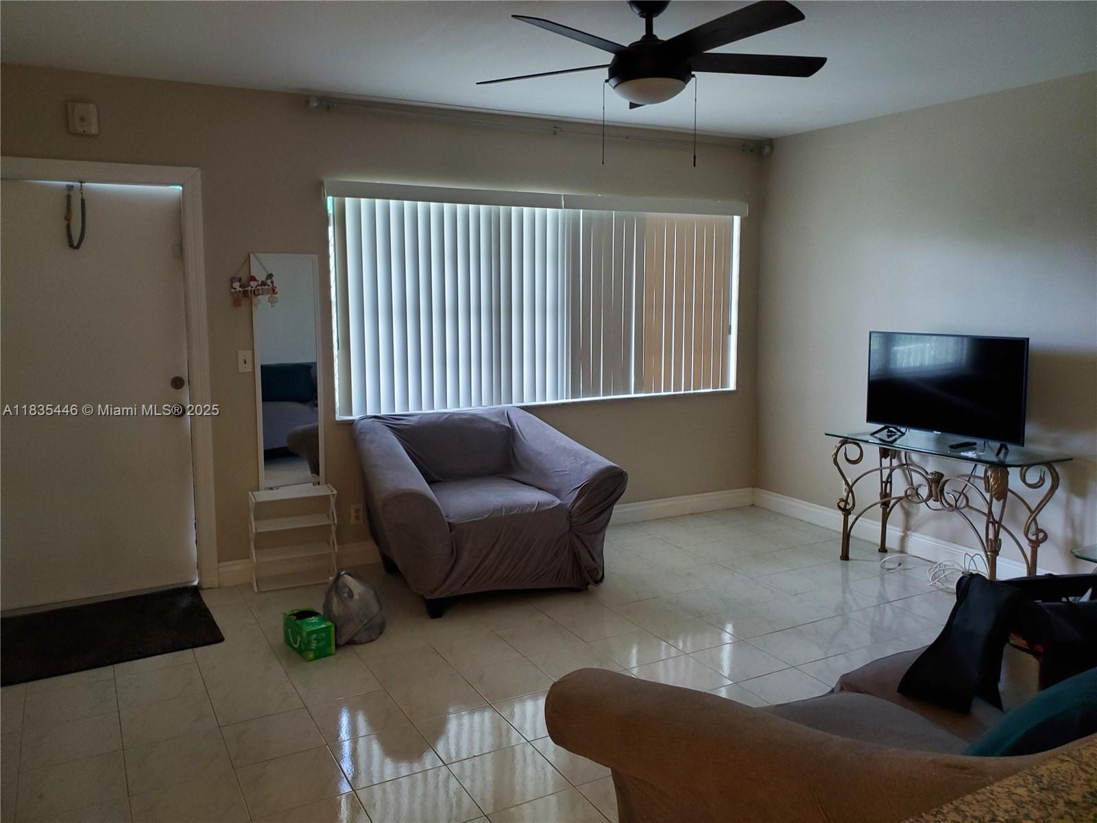 Super nice inside corner 2/2 unit with new windows all around ,new a/c,water heater updated kitchen with granite counter top, new dishwasher and more. Next to swimming pool. 2 parking spaces. Best area around. 5 min from park and 10 min from shops and beach.