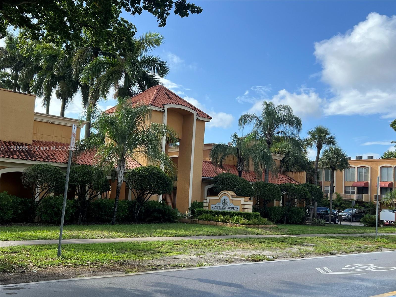 NICE 2/2 IN GREAT LOCATION IN VENETIAN GARDENS COUNTRY CLUB IN HIALEAH GARDENS. LAMINATED WOOD FLOOR, NEWER APPLIANCES, LOCATED IN SECOND FLOOR. COMMUNITY WASHER AND DRYER. COMMUNITY POOL AND GYM.