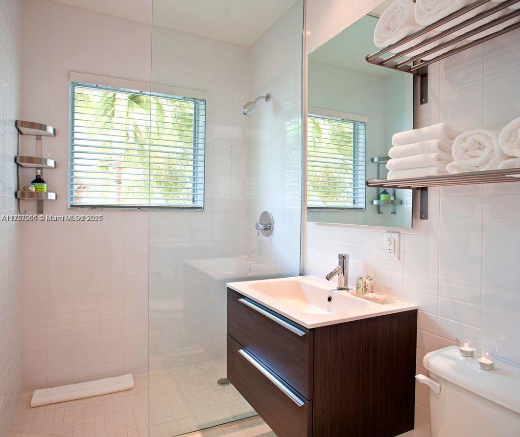 View photos, virtual tours, details... 1816 Meridian Ave 9