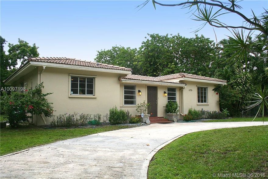 FHA VA OK.  Single family home in prime South Miami. Open dining/living room layout.  Updated bathroom. Florida room with access to over-sized yard (spacious shed included).  Open kitchen design with plenty of cabinetry and breakfast area.  Large master bedroom with en-suit. Utility/laundry room with separate entry. Hurricane shutter and septic tank cleaned and inspected 6 months ago.