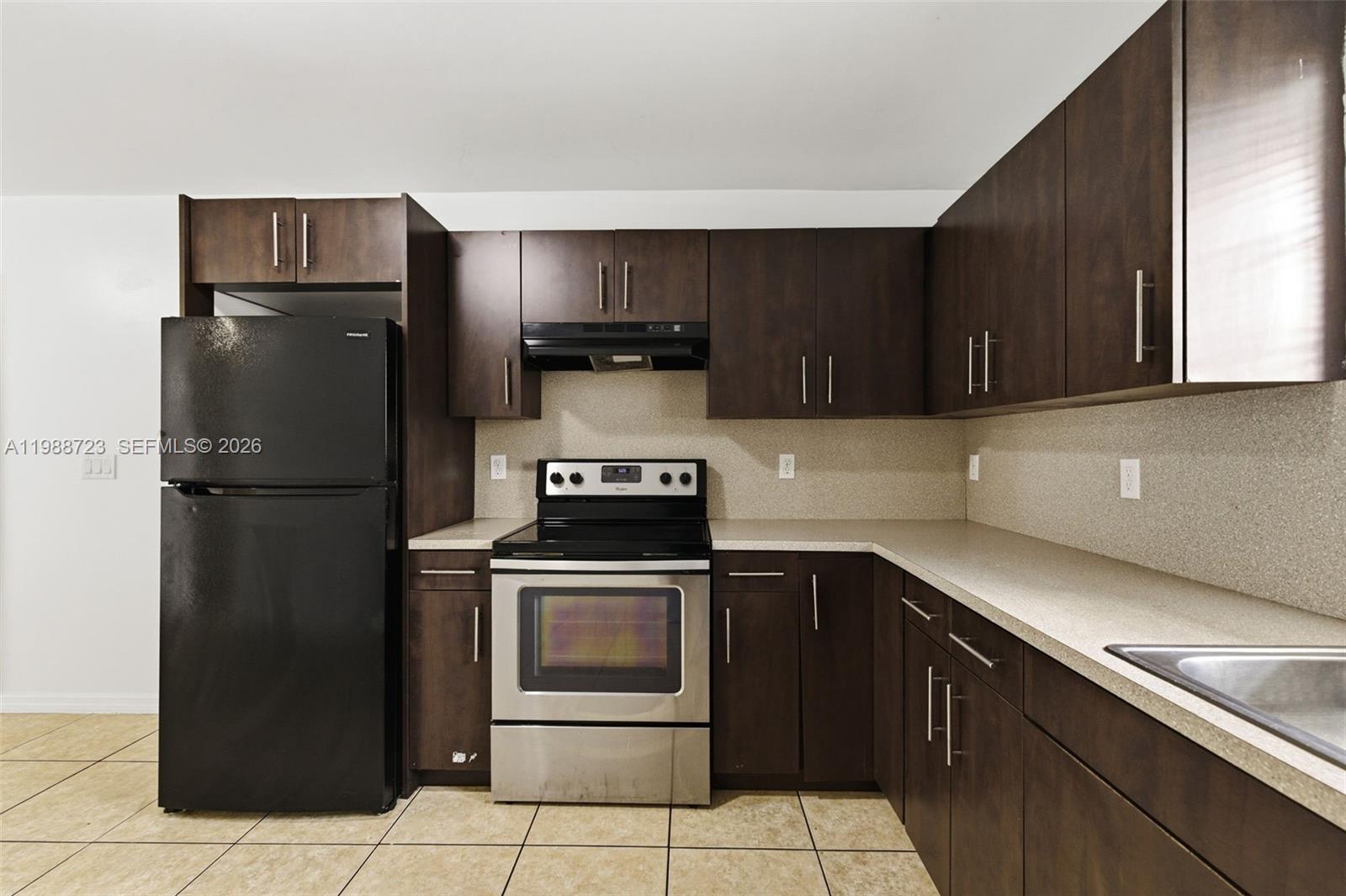 REV PL SEC 2 CC ESTATES - Residential Lease