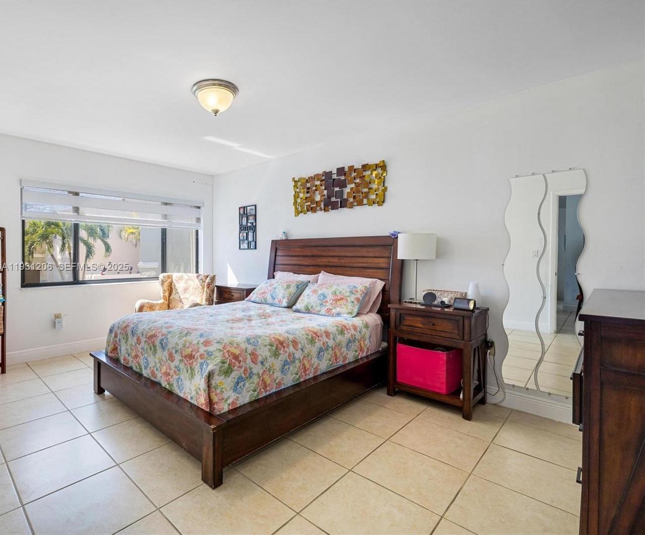 LAKES BY THE BAY SEC 3 - Residential Lease