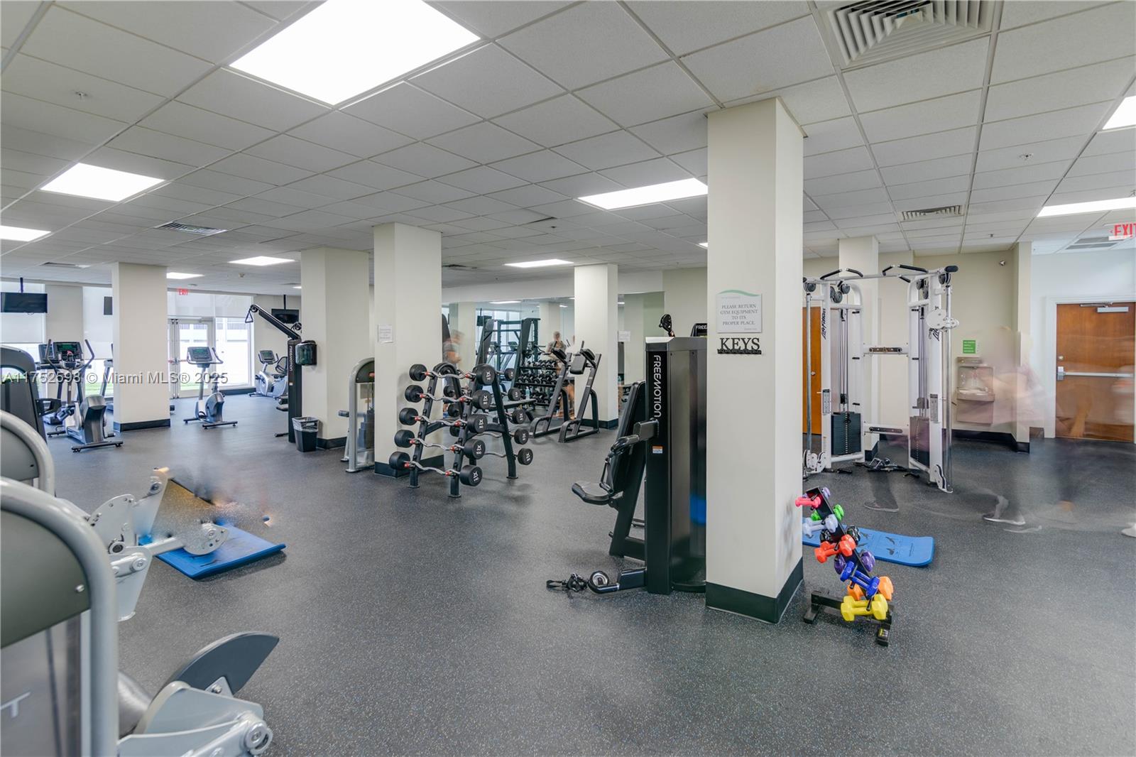 RESIDENCES ON HOLLYWOOD B - Residential