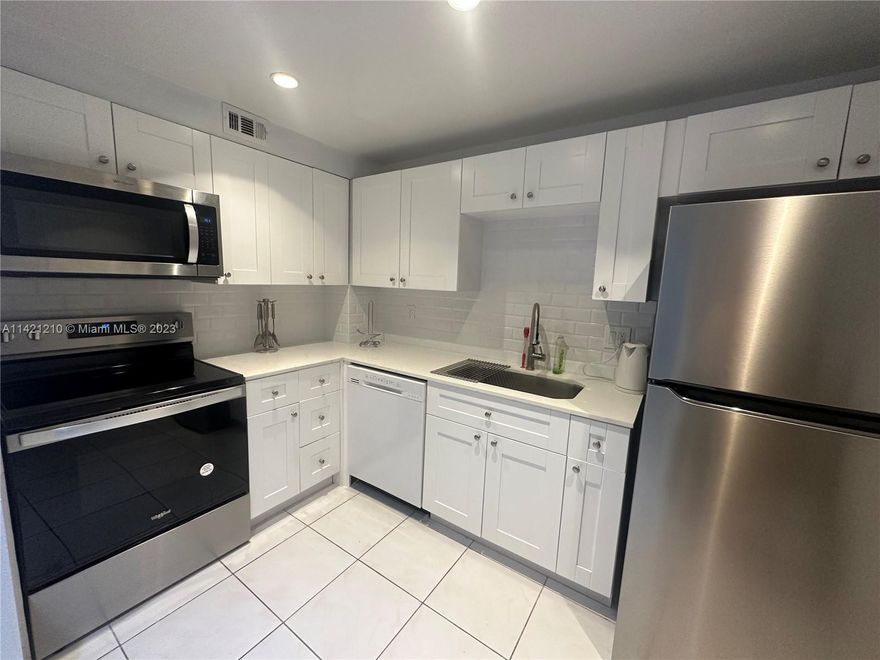 FULLY FURNISHED 2 BEDROOM, 2 BATH CONDO ON THE INTRACOASTAL CANAL. READY-TO-MOVE-IN. QUIET AND WELL-MAINTAINED BUILDING LOCATED IN THE HEART OF HALLANDALE BEACH WITH CLOSE PROXIMITY TO EVERYTHING: OCEAN, SHOPPING CENTERS, RESTAURANTS. BETWEEN FT LAUDERDALE AND MIAMI AIRPORTS.  BUILDING AMENITIES INCLUDE POOL AND GYM. SHORT TERM RENTAL POSSIBLE.