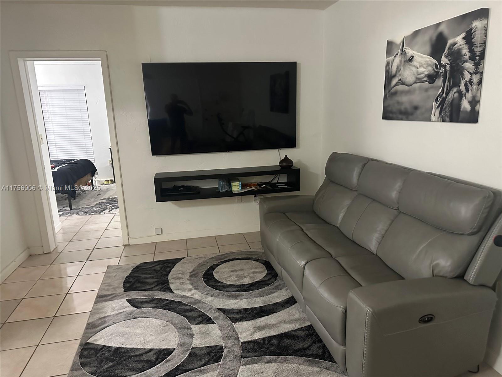 1280 W 54th St B310