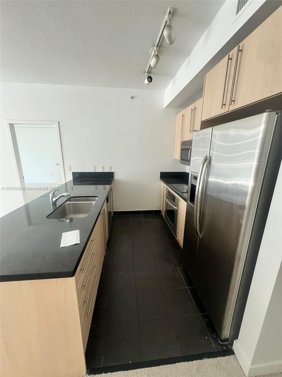 THE AXIS ON BRICKELL II C - Residential Lease