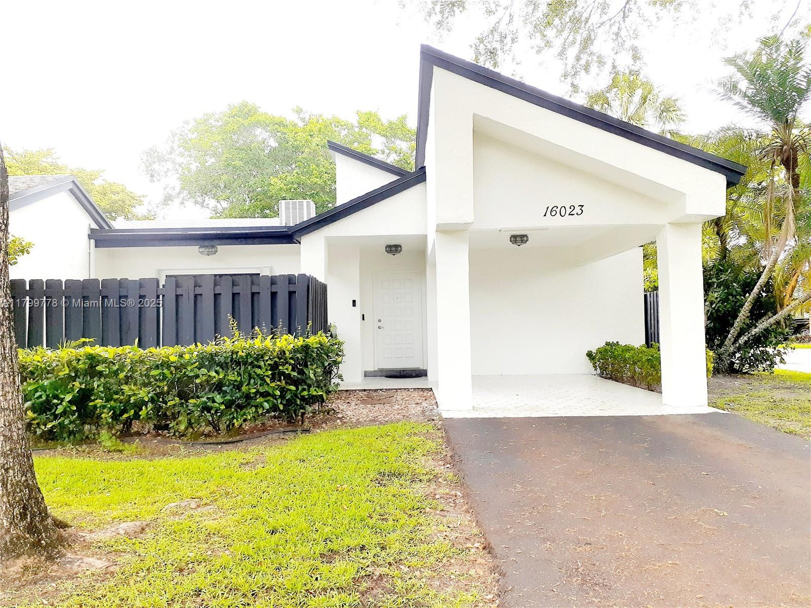 Property for Sale at 16023 S Fairway Ter 118, Weston, Broward County, Florida - Bedrooms: 2 
Bathrooms: 2  - $379,500