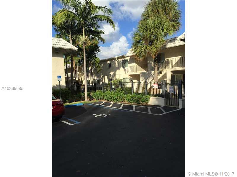 Great 1/1 unit. Ready to move in. well maintained . laminated wood flooring throughout. great location, nice community. Unit will be available in November 01. Appointment for showing until end of November need to be coordinated with tenant.