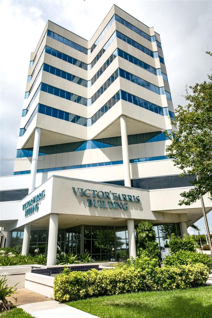 Perfect for doctors. Tremendous opportunity to lease a fully renovated, fully turn-key, fully furnished medical office space. Available for lease full time or just a few days a week (rent to be prorated based on number of days per week). The space features modern high end finishes, a gorgeous reception area with a drinks refrigerator, quality sound system, brand new quartz counters and cabinets, top of the line furniture including exam tables and more. There is also a kitchen/break room with refrigerator and microwave. Private bathrooms within the space. The unit can be delivered turn-key (fully furnished) as seen in the photos.  All exam rooms have a sink with plumbing in place. Plenty of parking. Term can be of 1-5 years.