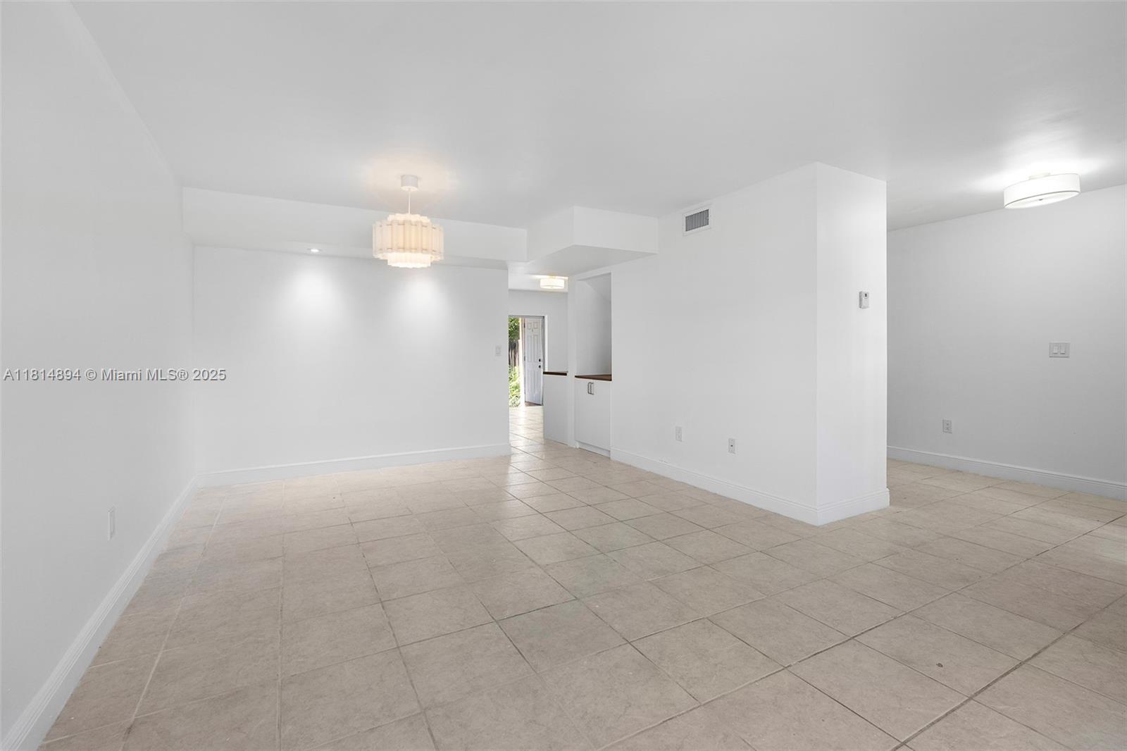 10350 Sw 154th Cir Ct 60, Miami, Broward County, Florida - 3 Bedrooms  
3 Bathrooms - 