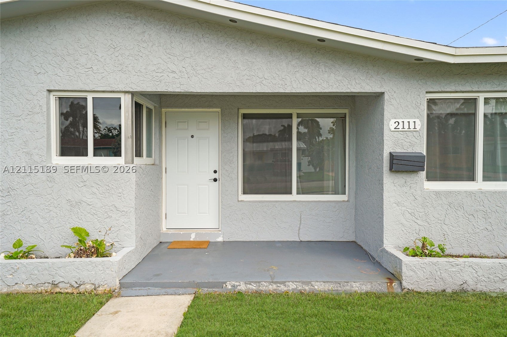2111 N 14th Ct