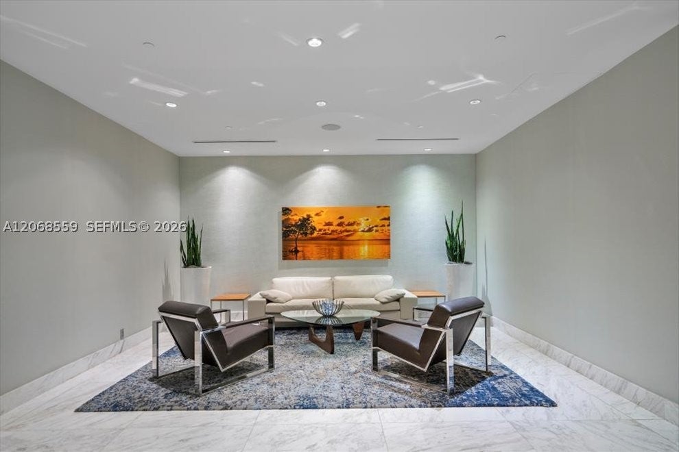 10155 Collins Ave 902