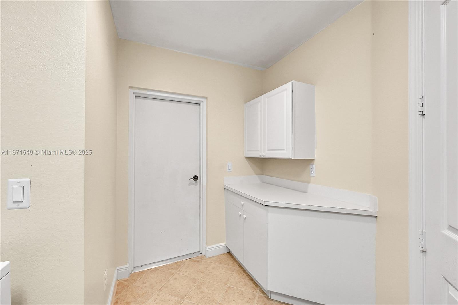 WINDWARD CAY - Residential