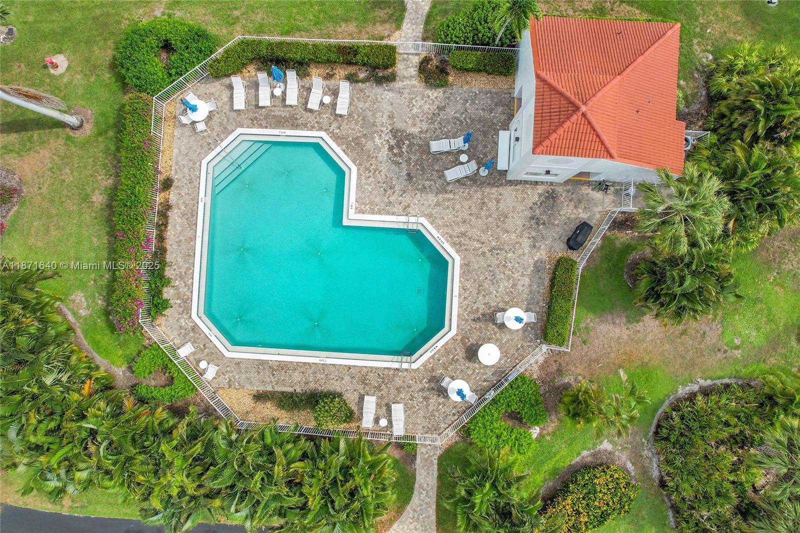 WINDWARD CAY - Residential