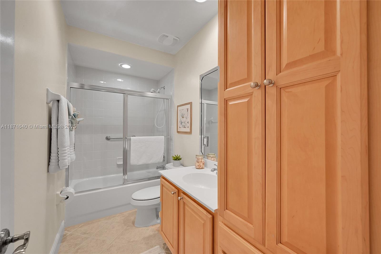 WINDWARD CAY - Residential