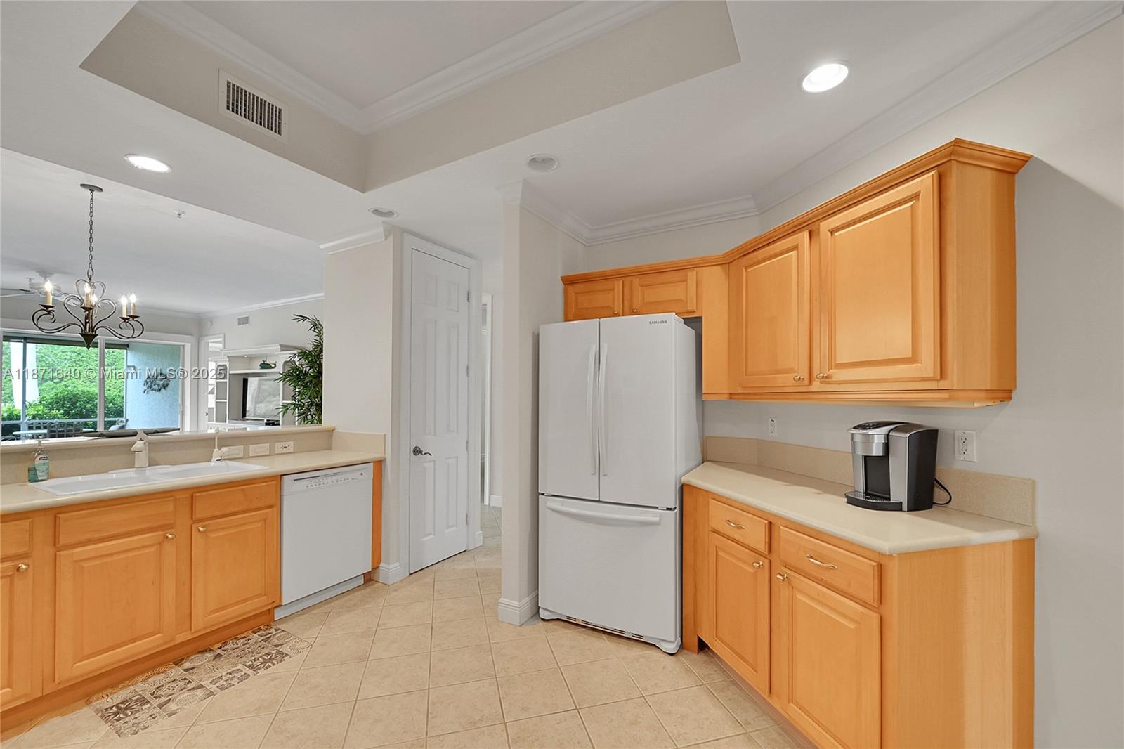 WINDWARD CAY - Residential