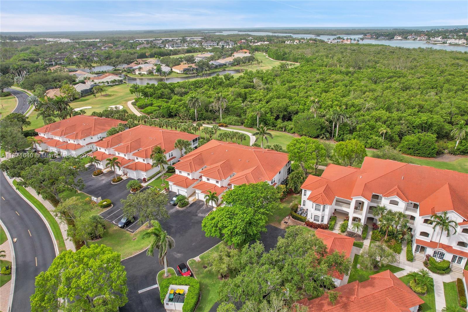 WINDWARD CAY - Residential