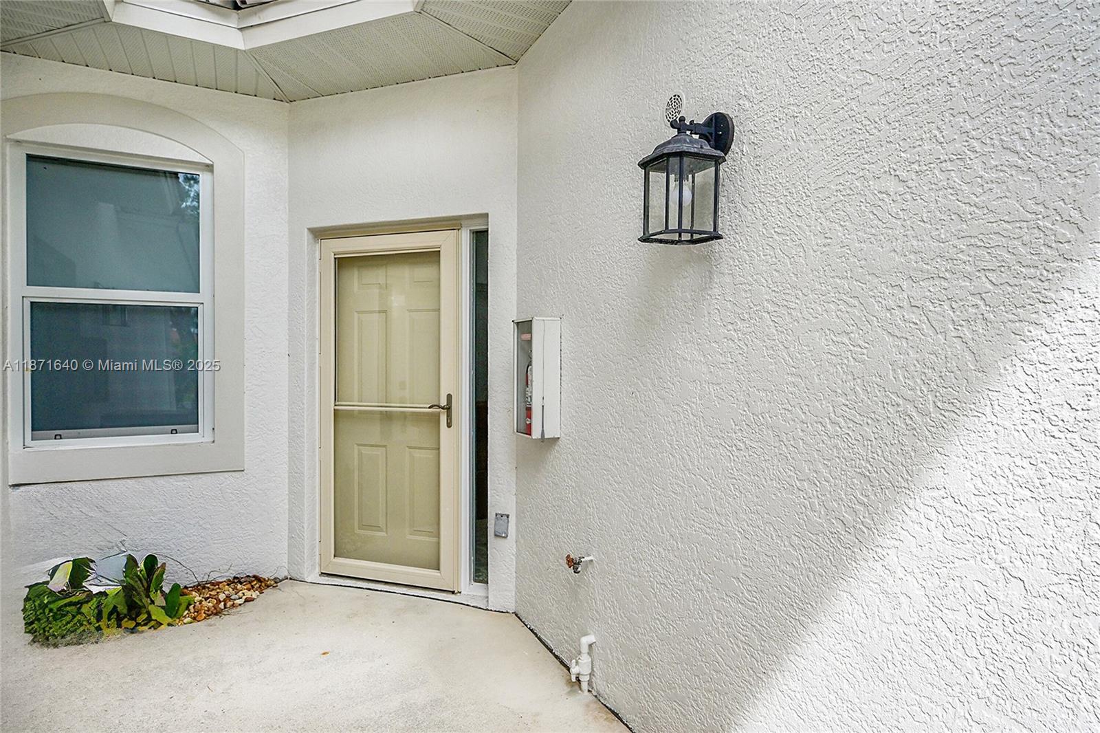 WINDWARD CAY - Residential