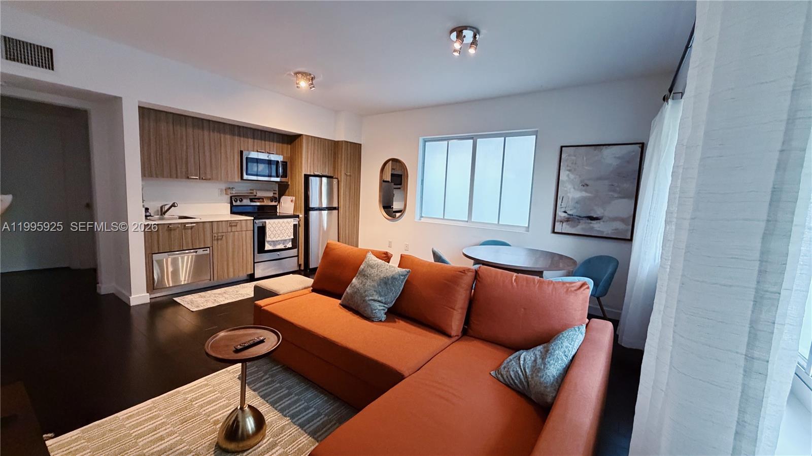 551 Michigan Ave 221