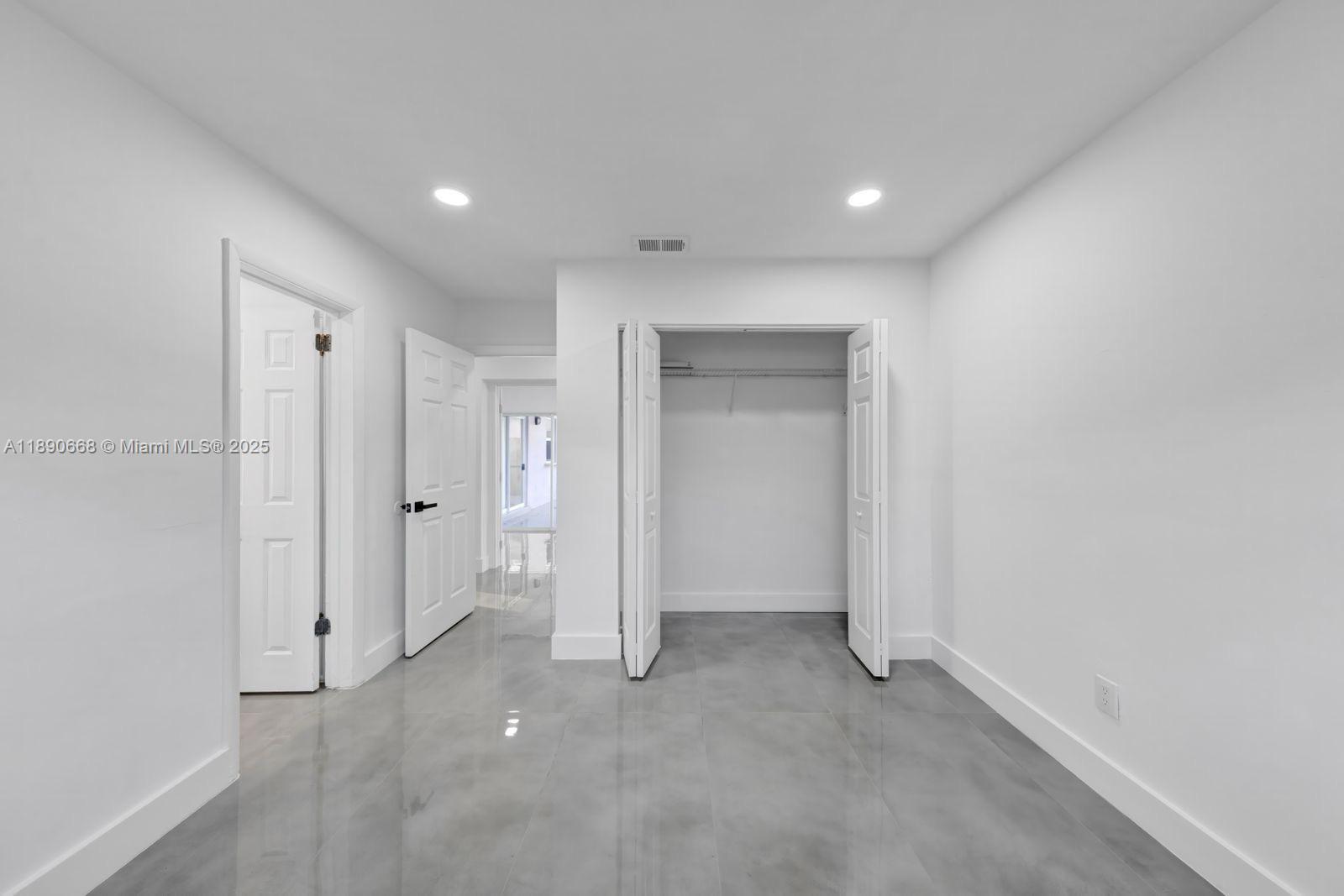 DRIFTWOOD ESTATES NO 2 - Residential Lease