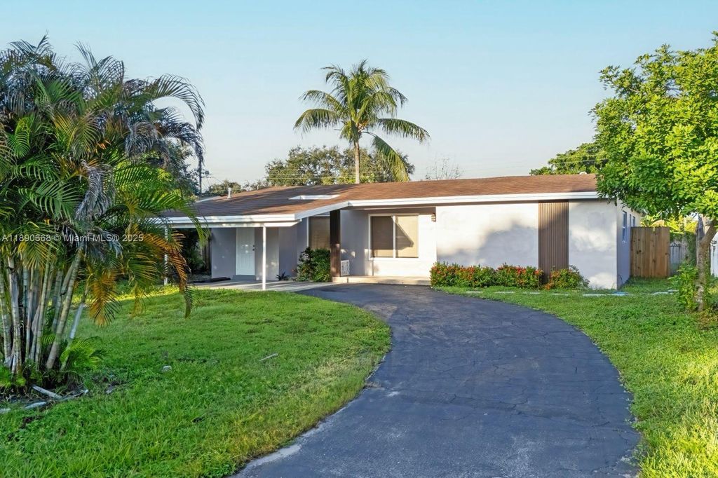 Photo of 3210 N 72nd Way, Hollywood, FL 33024 (MLS # A11890668)