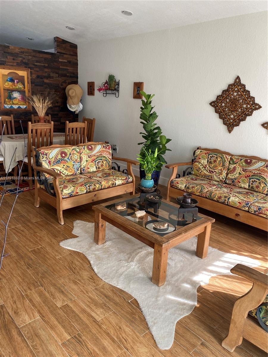 20009 Nw 80th Ave, Hialeah, Miami-Dade County, Florida - 3 Bedrooms  
2 Bathrooms - 