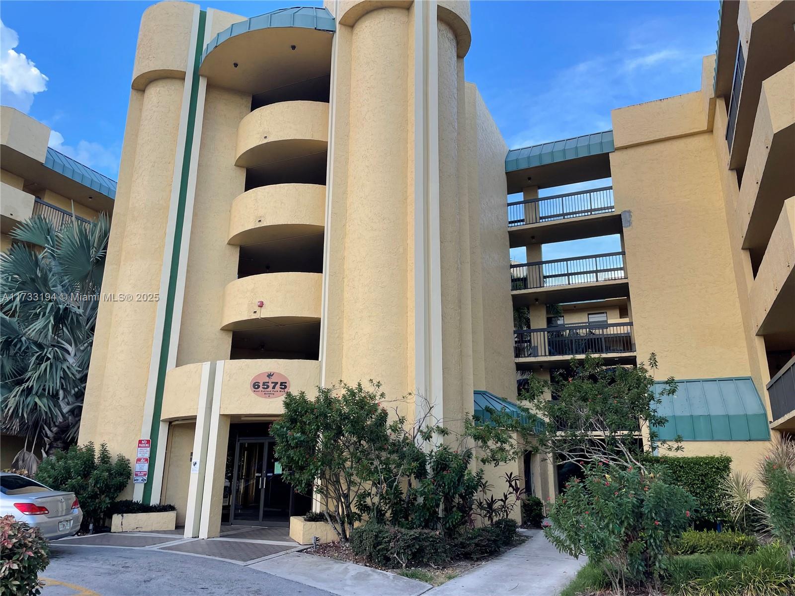 Property for Sale at 6575 W Oakland Park Blvd 511, Lauderhill, Miami-Dade County, Florida - Bedrooms: 2 
Bathrooms: 2  - $170,000