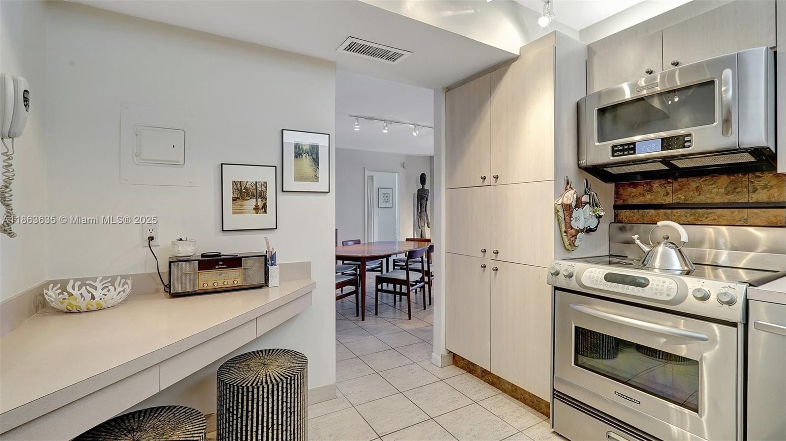 ALLINGTON TOWERS NORTH - Residential