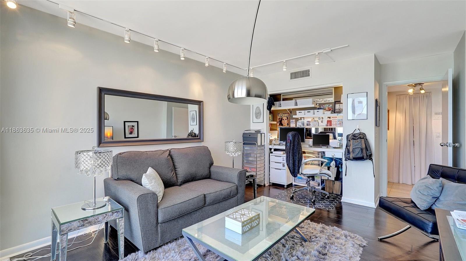 ALLINGTON TOWERS NORTH - Residential