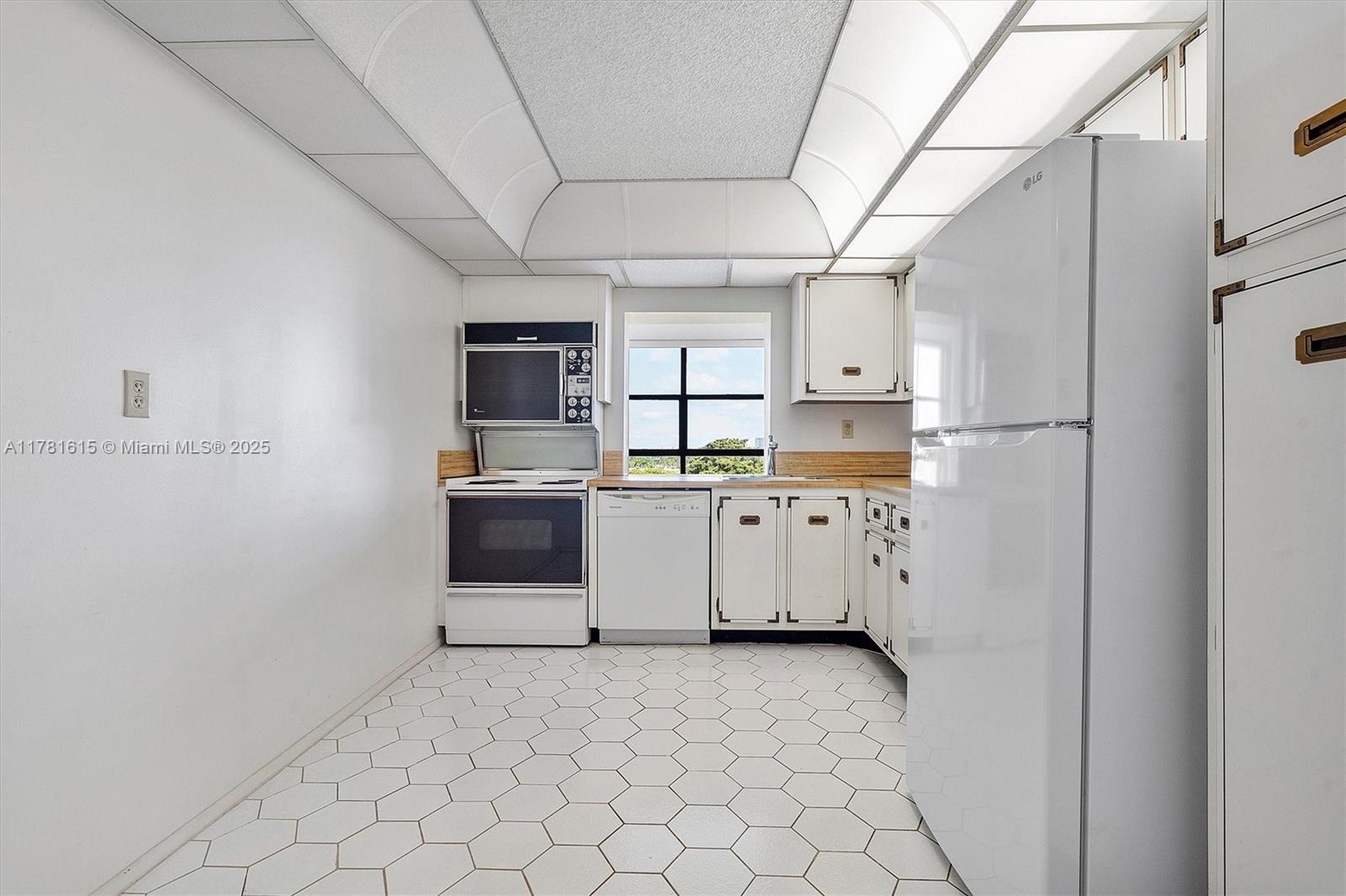 TOWERS OF OCEANVIEW SOUTH - Residential