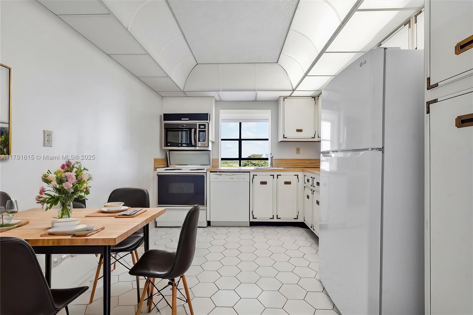 TOWERS OF OCEANVIEW SOUTH - Residential