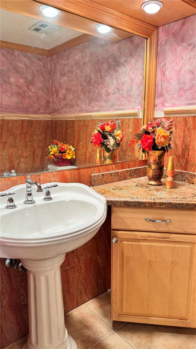 CASTLE APARTMENTS 16 COND - Residential Lease