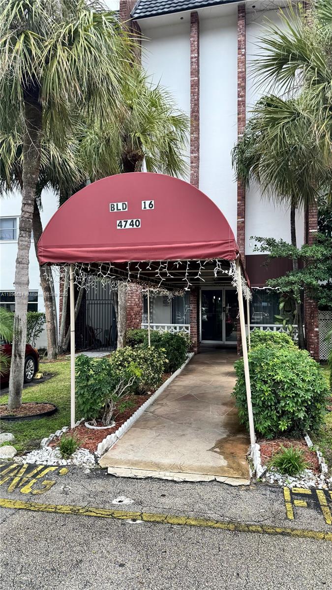 CASTLE APARTMENTS 16 COND - Residential Lease