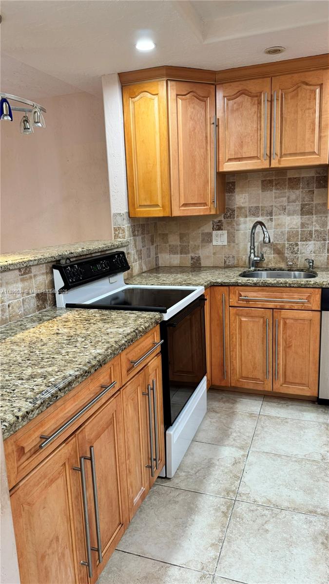 CASTLE APARTMENTS 16 COND - Residential Lease