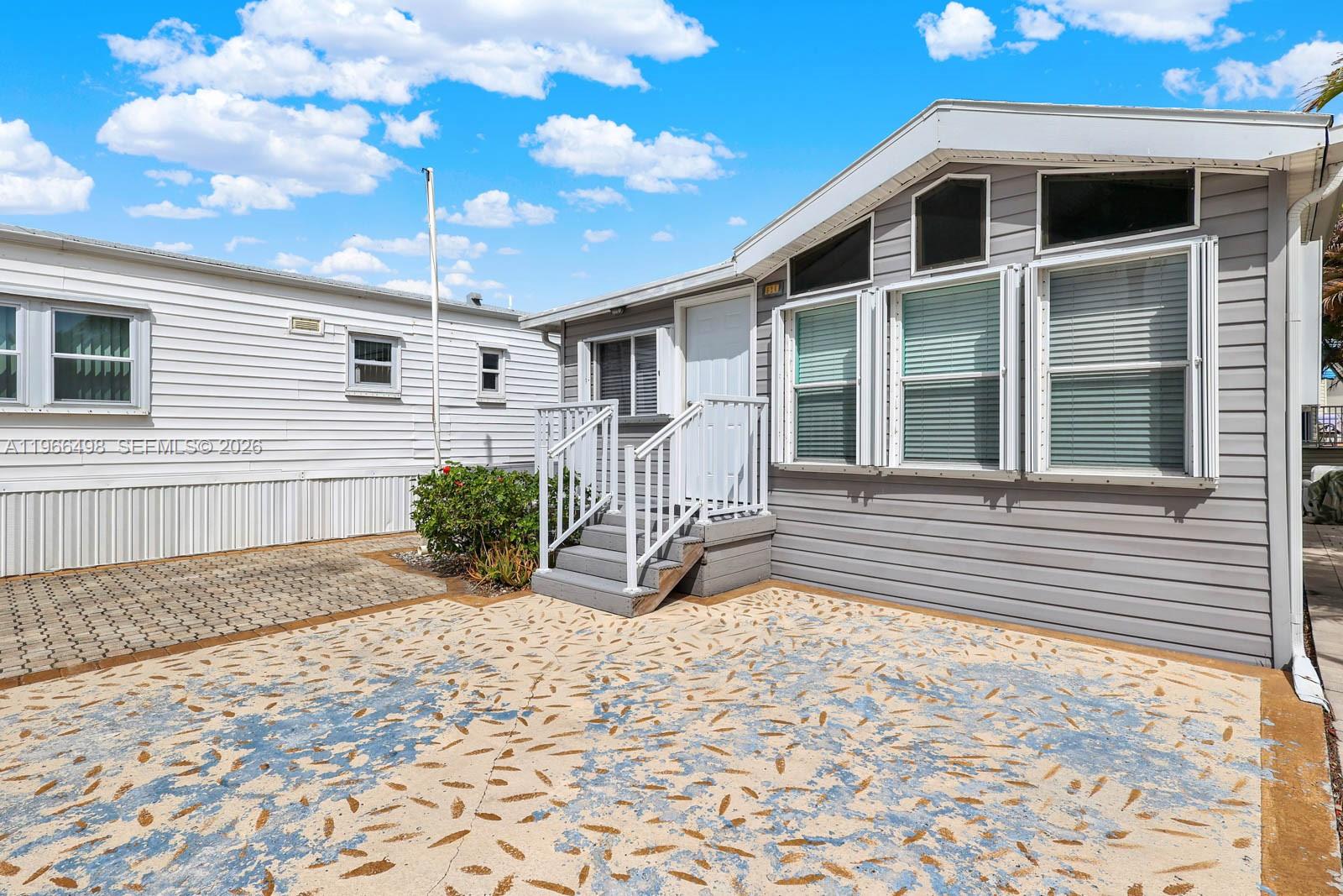 HOLIDAY OUT AT ST LUCIE S - Residential