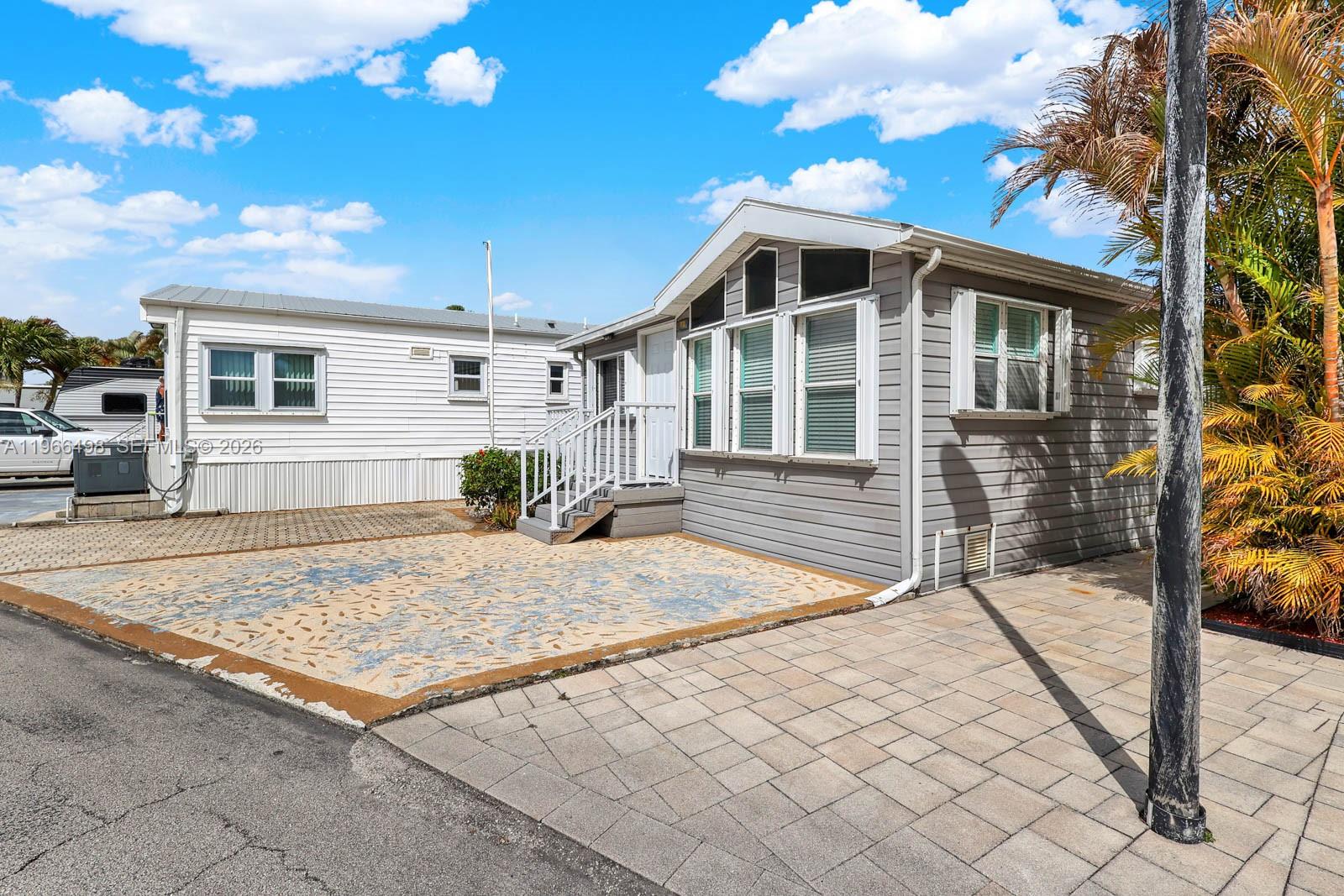 HOLIDAY OUT AT ST LUCIE S - Residential