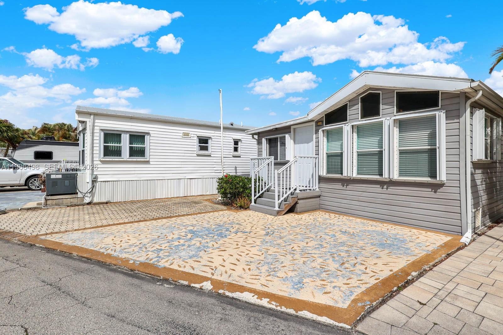 HOLIDAY OUT AT ST LUCIE S - Residential