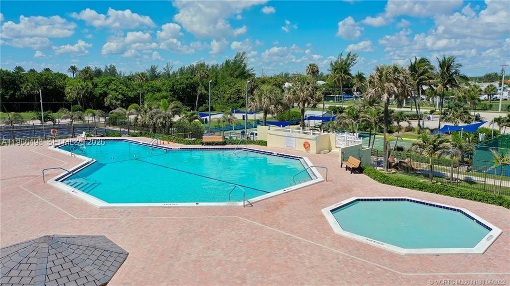 HOLIDAY OUT AT ST LUCIE S - Residential