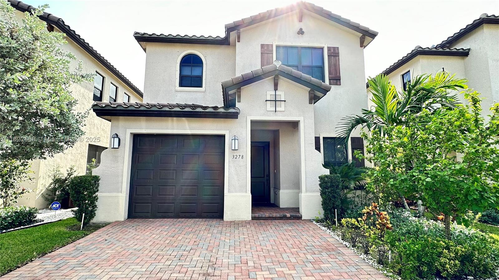 Beautiful single-family home featuring 4 bedrooms and 3.5 bathrooms, located in Bonterra—a community that offers a gym, swimming pool, clubhouse, and great neighbors.